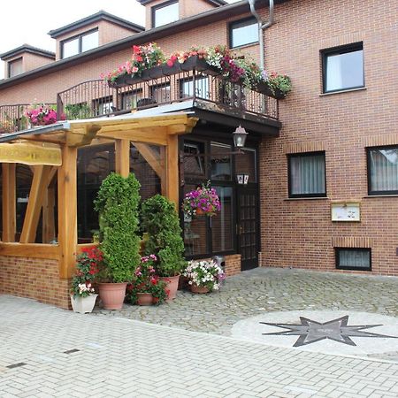 הלברשטאדט Hotel Und Pension Am Burchardikloster מראה חיצוני תמונה