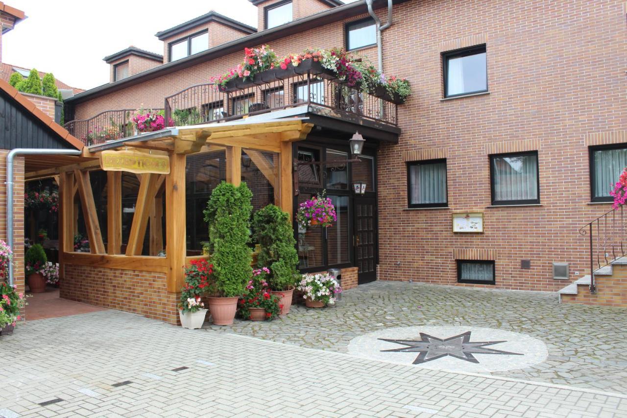 הלברשטאדט Hotel Und Pension Am Burchardikloster מראה חיצוני תמונה